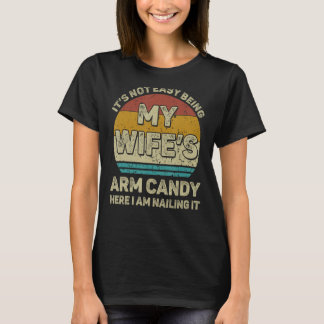 妻の腕簡単Husbではないおもしろい Tシャツ