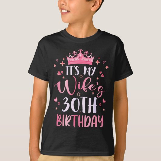 妻の30歳の誕生日 ピンクのハッピー30歳 Tシャツ (正面)