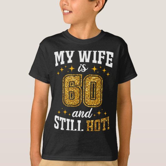 妻の60歳の誕生日もまだまだ若々しい 60歳の誕生日 Tシャツ (正面)
