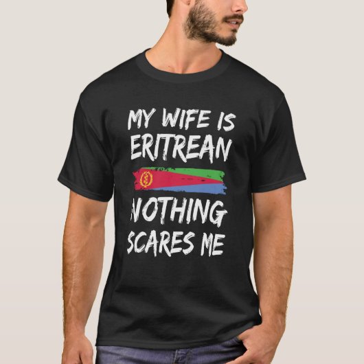 妻はエリトリア人です 何も私を怖がらせません エリトリアの旗 Tシャツ (正面)