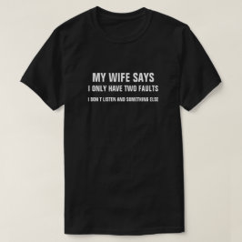 妻は私に二つの欠点があるだけだと言聞う Tシャツ
