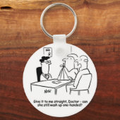 妻は腕を切って吊っている。漫画おもしろい キーホルダー (正面)
