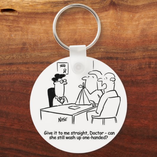 妻は腕を切って吊っている。漫画おもしろい キーホルダー (正面)