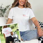 妻エラブライドハネムーントレンディークールパーソナライズされた Tシャツ<br><div class="desc">新婦のスタイルと気持ちクールの要パーソナライズされた象 – 妻のエラブライド新婚旅行トレンディーTシャモダンツを紹介。このシャツは単なる衣料品ではなく、思いやりあるカットバチェロレッテギフト、の姓のお祝い、シックなブライダルシャワーが不可欠であるカスタム。新興の興奮と新婦のブライダルシャワーギフトを体現するのは彼女の婚約ギフトユニークだ。美しいコーラルピンクの色合いで飾られたトレンディーの妻のシャツはtouch用のキャンバスパーソナライズされたである。ハネムーンカスタマイズバックプリントは特別なtouchを加え、新婚旅行に最適な装いとなっている。私たちの妻のエラ恋しく思ー・ハネムーンのトレンディーのTシャツと一緒にスタイリッシュ"から"ミセス"への旅を受け入れなさいクール – 愛と先行する冒険を楽しんでパーソナライズされたい、愛を残して祝いる。</div>