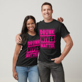 妻飲が問題おもしろい飲み妻バーホッピング Tシャツ (ユニセックス)