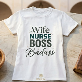 妻 ナース ボス バッドアス サーシスティック 太字 タイポグラフィ Tシャツ