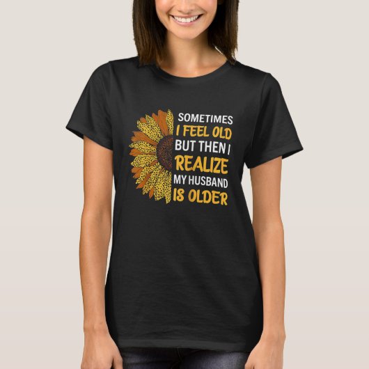 妻 時々歳をとったと感じる 夫のことが Tシャツ (正面)