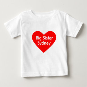 姉の服は名前と個人化なります ベビーTシャツ