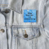 姉は見ています。 正方形の青いボタン 缶バッジ (インサイチュ)