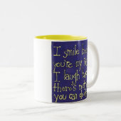姉妹のギフト私はのであなたは私の姉妹微笑します ツートーンマグカップ (正面右)