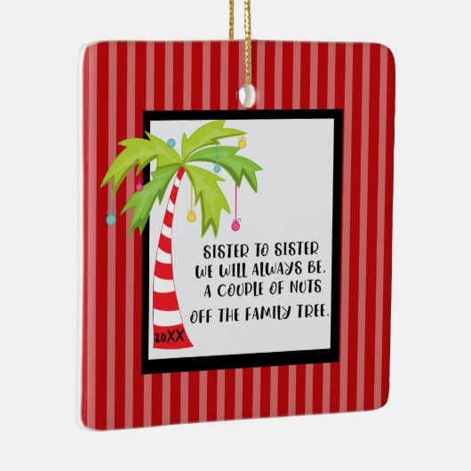 姉妹のクリスマスのオーナメントへのおもしろいな姉妹 セラミックオーナメント (右)