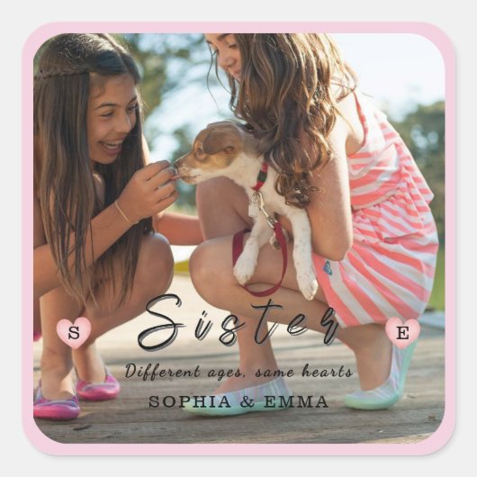 姉妹の写真コラージュ – 年齢は違うけれど、同じハート スクエアシール (正面)