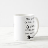姉妹は常に隣り合わせまたはマイル離れて コーヒーマグカップ (正面右)