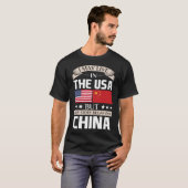 始まりました中国の旗のTシャツで米国の物語に住むよろしいです Tシャツ (正面フル)