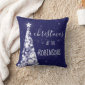 姓のクリスマスのきらめくな木の濃紺 クッション (ブランケット)