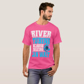 姦淫が川のチュービンを待つことができるので川のチューブ Tシャツ (正面フル)