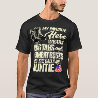 姪っ子は犬のタグと戦闘靴Arを着誇りを持ったている Tシャツ