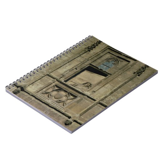 姿が付いている入口の正面の模造の窓 ノートブック (左側)