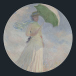 姿アウトドア（右向き）モネの勉強 ラウンドシール<br><div class="desc">姿のアウトドアの勉強（右向き） – ジヴェルニーに定住した後、モネは家の近くのイル・オーティの横に彼のスタジオのボートを繋留した。彼はまた、洪水を防ぐために堤防によって行われた牧草地の端に彼の機器を格納するために川岸に小屋を建てた縁ど。彼はその後、このサイトの近くで仕事のセッションを行った。その中の一つから帰ってくると、彼は義理の娘、スザンヌ・ホーシェドを見つけ、空に向かって立っていた。そこで彼はこのイメージを飾のまわりにる勉強を行い、アルジェンテウイルを中心にキャリアの初期に行った姿の描写に戻った。この作品の風景に人間の姿を挿入し、特にパラソルを持つ女性の繰り返しモチーフは、姿を取り巻く明るい封筒に彼の特別な興味を示している。クロード・モネ(1840フランスの-1926)は印象派の創始者で、特にプレインエアの風景に適用される絵画と、自然の前の彼の認識の哲学の最も一貫した多作の開業医であっ絵画た。印象主義という用語は、彼のインプレッション、日の出絵画（インプレッション、穏やかなレバント）のタイトルに由来する。</div>