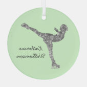 姿カスタムスケートで滑る氷スケートで滑る銀きらめく ガラスオーナメント (裏面)