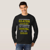 姿スケーターアイススケートで滑るスケートチーム2 Tシャツ (正面フル)