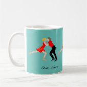 姿スケートで滑る コーヒーマグカップ (左)