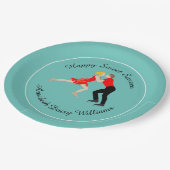 姿スケートで滑る ペーパープレート (アングル)