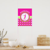 姿モノグラムのスケーターピンク – グリーンポルカドット ポスター (キッチン)