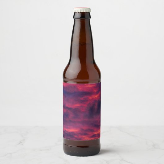 威厳がある赤 ビールラベル (正面)