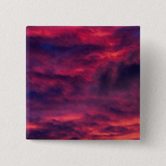 威厳がある赤 缶バッジ (正面)