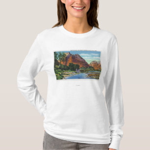 威厳のあるな山および天使の着陸の眺め Tシャツ