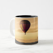 威厳のあるな熱気の気球 ツートーンマグカップ (正面左)