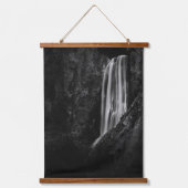 威厳のあるウォーターフォールBoka inスロベニア 吊り下げ型タペストリー (正面)