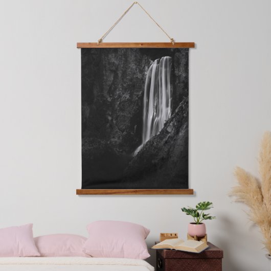 威厳のあるウォーターフォールBoka inスロベニア 吊り下げ型タペストリー (寝室)
