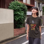 威厳のあるフクロウが枝に秋 Tシャツ