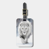 威厳のあるホワイトライオンインウィンターワンダーランドデザイン ラゲッジタグ (正面縦)