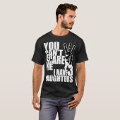 娘が三人いる私を怖がらせることはできない Tシャツ (正面フル)