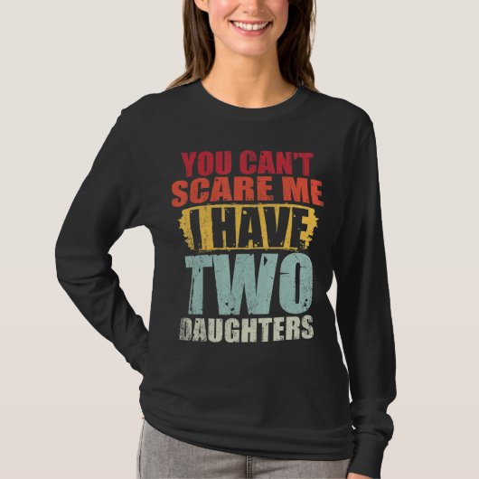 娘が二人いる私を怖がらせることはできないレトロ怒 Tシャツ (正面)