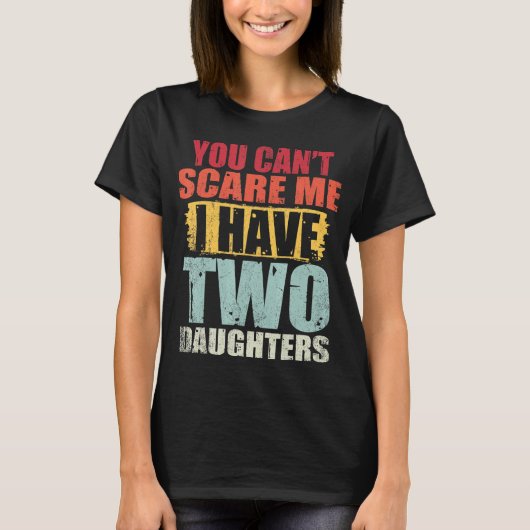 娘が二人いる私を怖がらせることはできないレトロ怒 Tシャツ (正面)