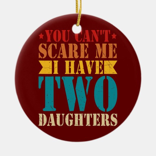 娘が二人いる私を怖がらせることはできないレトロ セラミックオーナメント (正面)