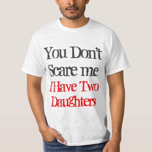 娘が2人いるからあなたに怖がらないTシャツ Tシャツ (正面)