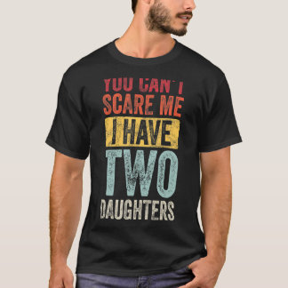 娘が2人いる私を怖がらせることはできないレトロパパ Tシャツ