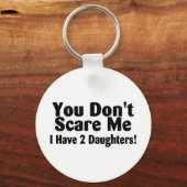 娘が2人いる私を怖がらせる必要はない キーホルダー (正面)