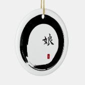 娘のための記号を用いるEnsoの円 セラミックオーナメント (右)