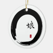 娘のための記号を用いるEnsoの円 セラミックオーナメント (左)