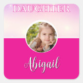 娘のパーソナライズされた写真と名前ホットピンク スクエアシール (正面)