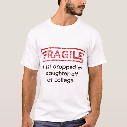 娘を大学に無事送り出しました Fragile Tシャツ (正面)