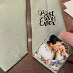 娘最高のセージ緑からのパパの贈り物 ネクタイ<br><div class="desc">あなたの結婚式の日に、彼がかつて愛らしい小さなパパについて彼と思い出し、あなたの父とあなたの子供の頃の写真をフィーチャーするパーソナライズされた新婦の父のセージ緑のネクタイを彼に与えることによって。または、父の日の贈り物として、この甘いジェスチャーで彼を驚かせる</div>