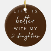 娘2人の母親と可愛い暮らしの方が良い セラミックオーナメント (裏面)