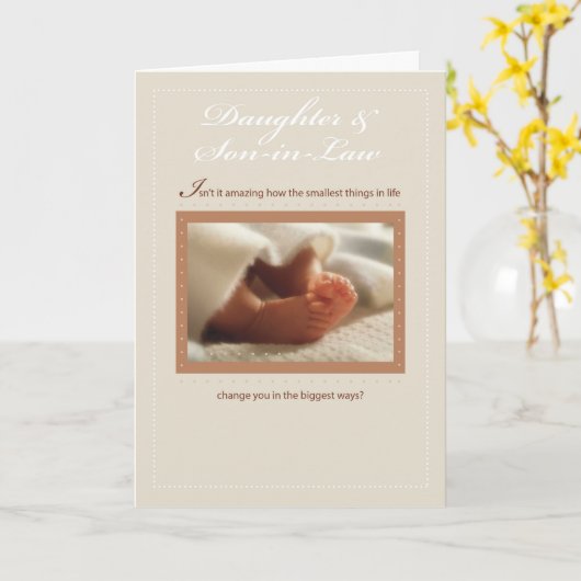 娘、義理の息子の名前をカスタムするのお祝い カード (黄色い花)